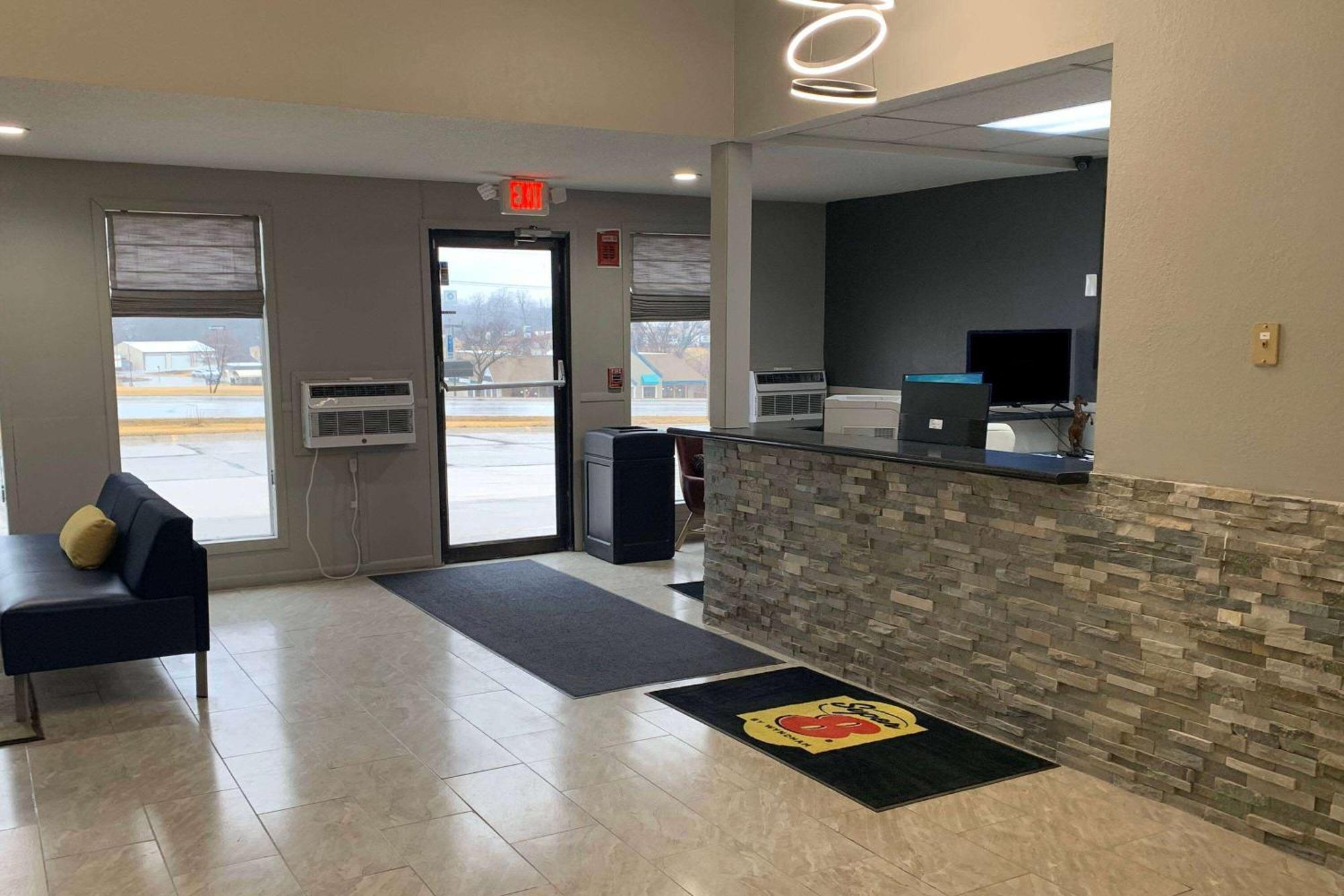 Super 8 By Wyndham Kirksville-University Area Exteriör bild